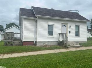 906 S 1st Ave, Marshalltown, IA 50158