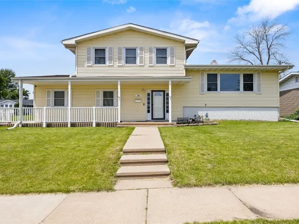 166 Sunrise Dr NW, Cedar Rapids, IA 52405