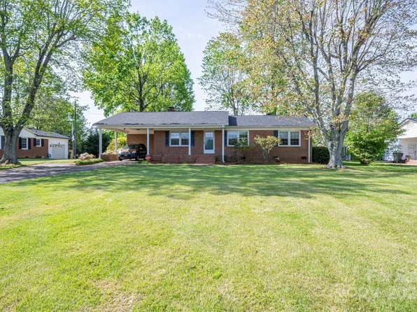 1008 Ranbar St, Cherryville, NC 28021