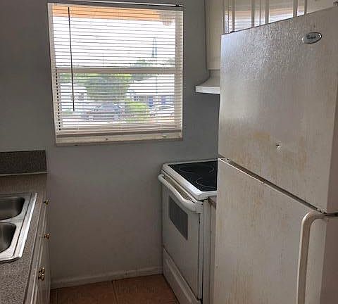 3rd image of 1417 N Federal Hwy APT 4
