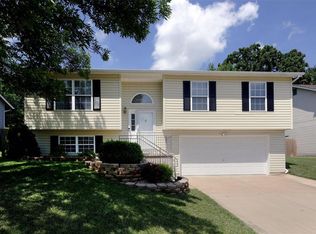 106 McClay Village Dr, Saint Peters, MO 63376