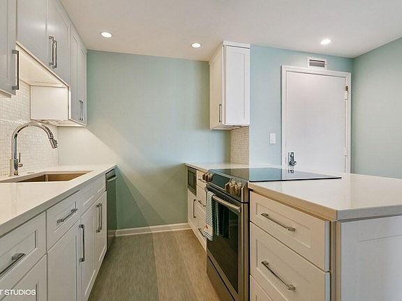 4th image of 1208 Marine Way APT 201