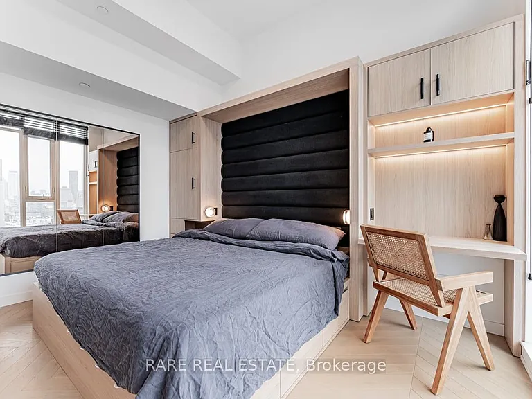 297 College St #Penthouse 5 — Photo 30