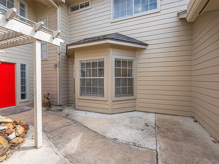 2060 Glencove Dr — Photo 5