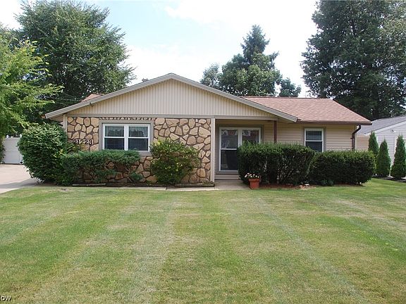3rd image of 21223 Willow Ln