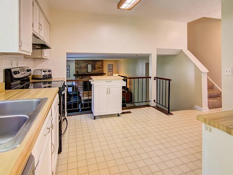 8174 Maddox Dr — Photo 1