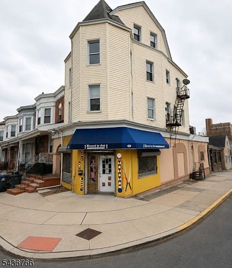 1st image of 101 Eaton Pl