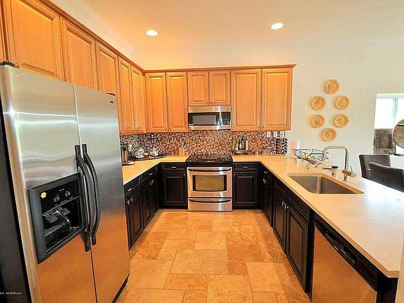 Image 4: Kitchen