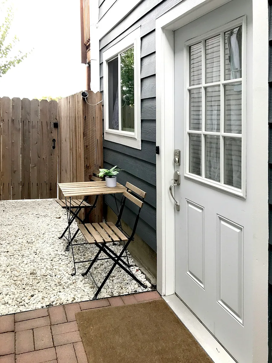 Private entrace - 2003-2005 Crosby Ave #2003