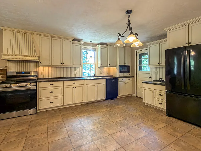 1011 Reading Rd — Photo 6