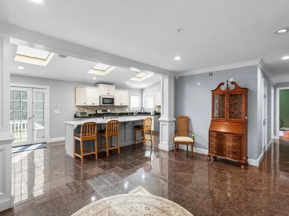 7 Jenny Hill Lane, Nashua, NH 03062