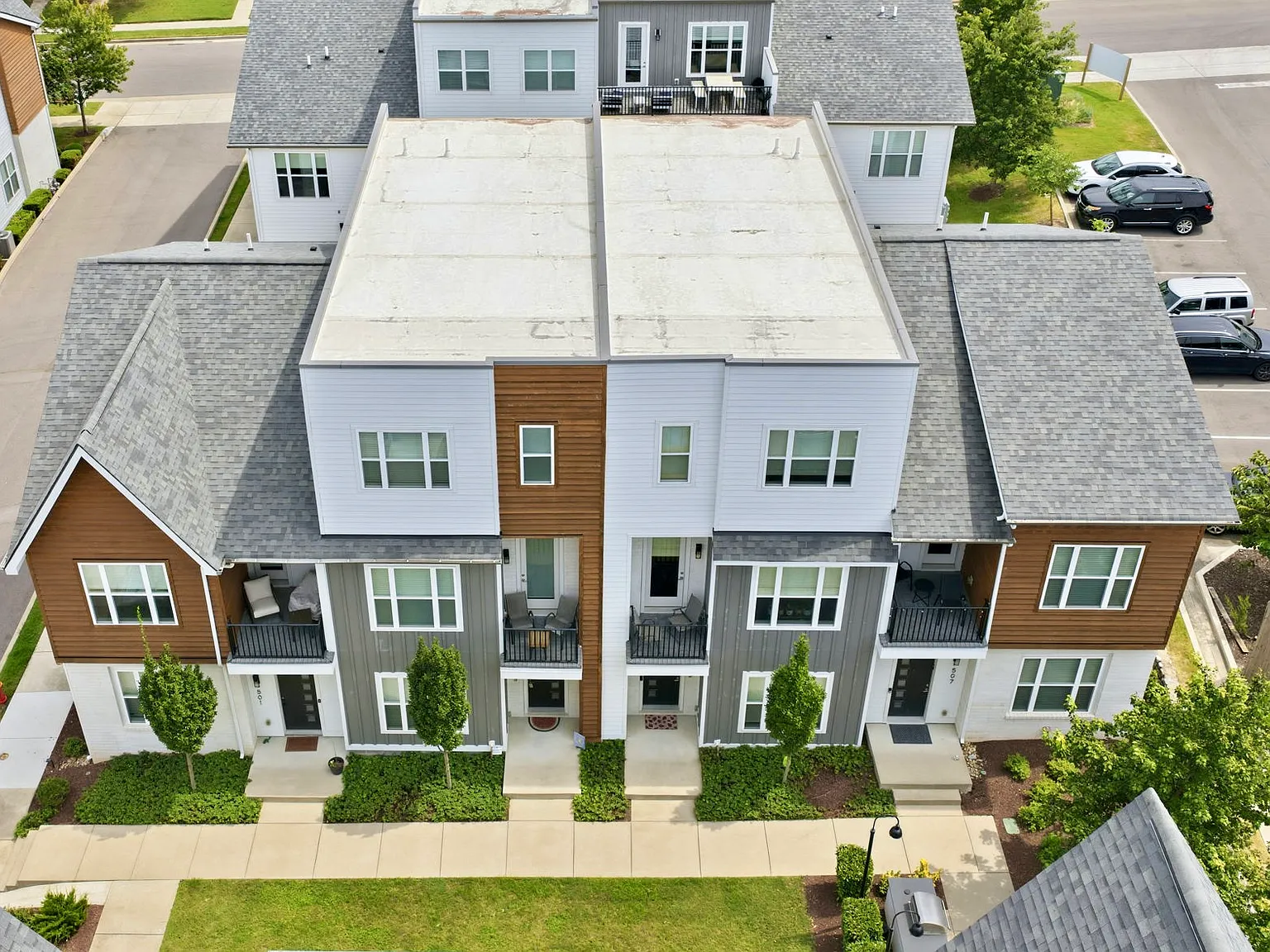 3 bed, 3.5 bath, 2234 sqft, $3,400 — Photo 2