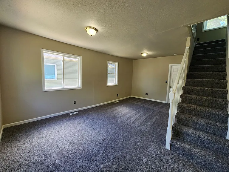 112 Davis Ave — Photo 9