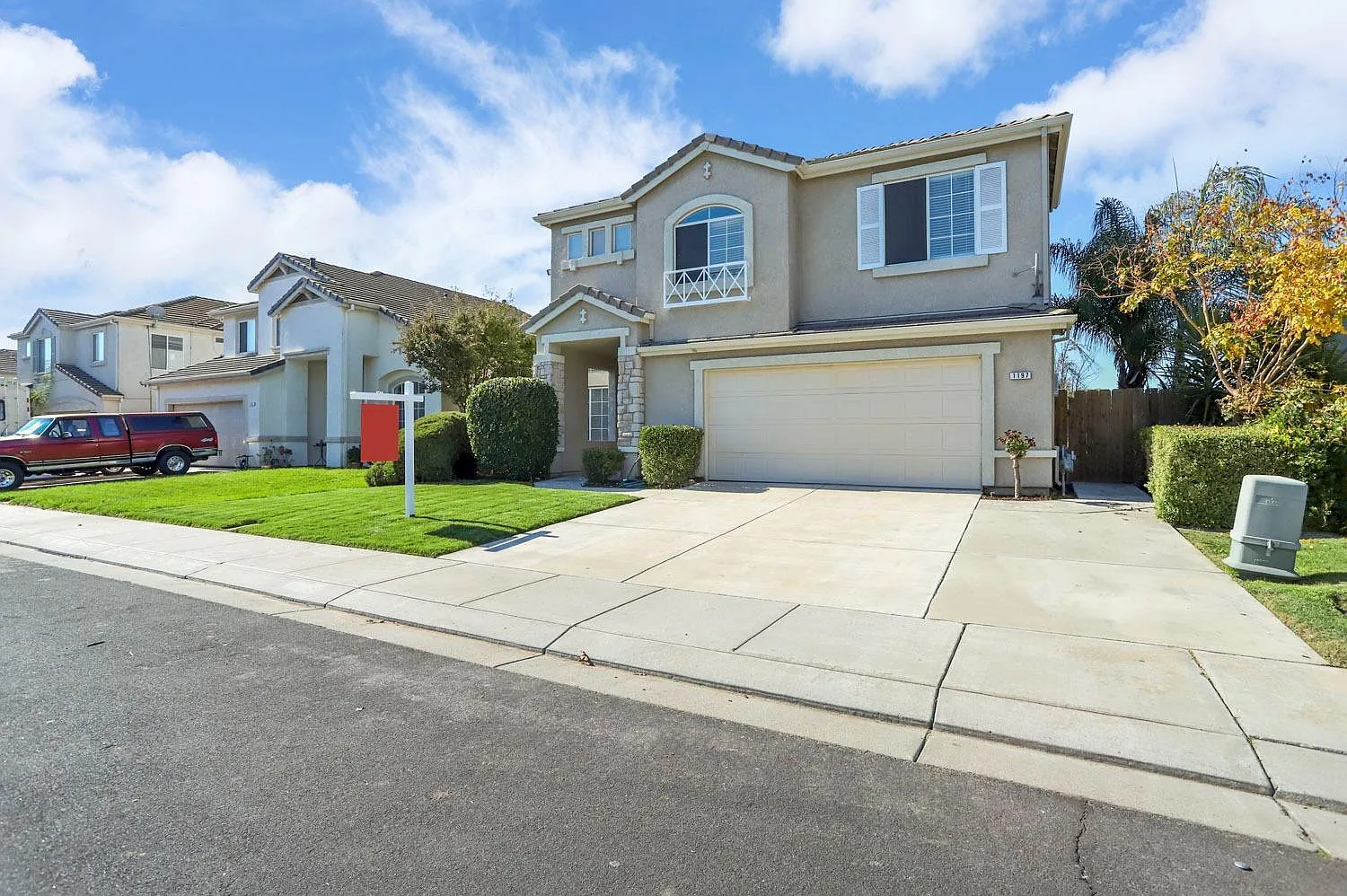 6 bed, 2482 sqft, $3,850 — Photo 2