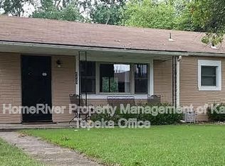 4227 SW Drury Ln, Topeka, KS 66604