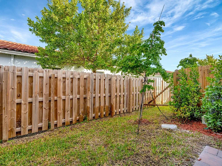 441 NE 1st Dr — Photo 34