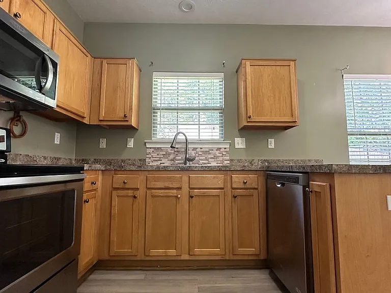 1437 Day Lily Dr — Photo 8