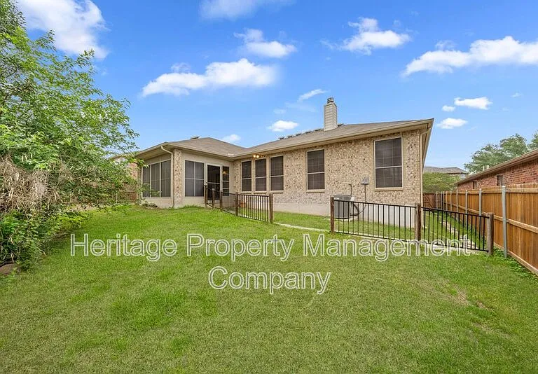 141 Springtree Blf — Photo 33