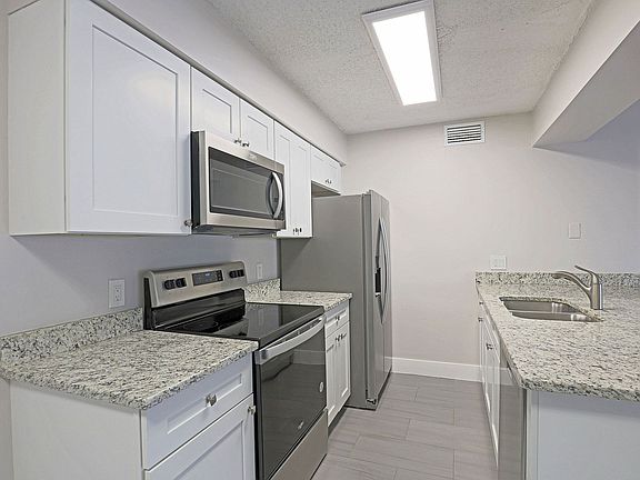 4th image of 5319 Summerlin Rd #1908