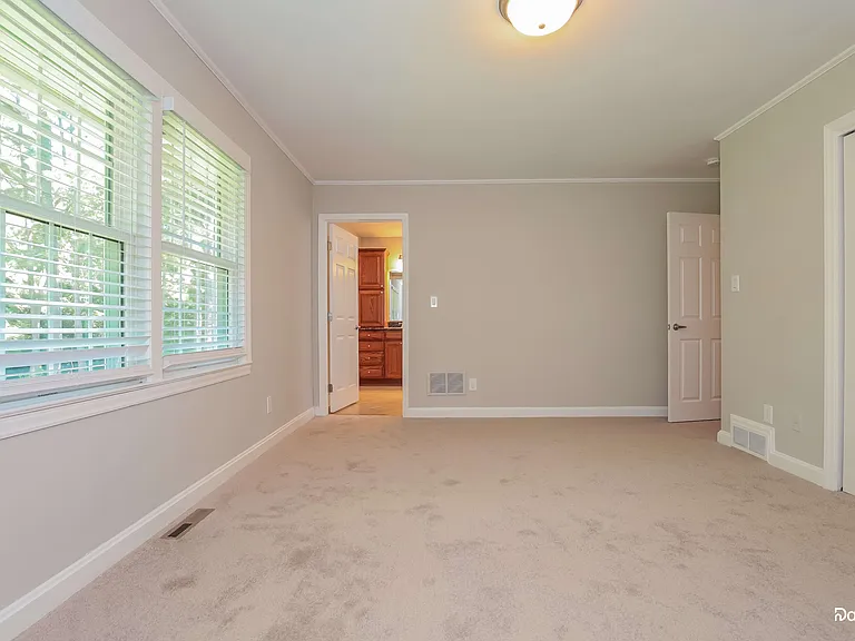 709 Huntington Dr — Photo 11