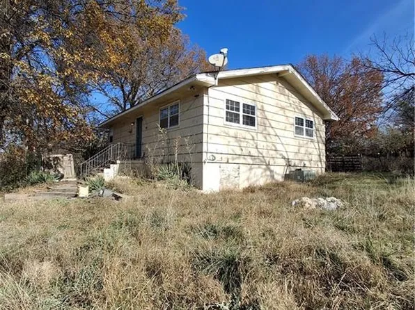 5915 E 84th St, Kansas City, MO 64138