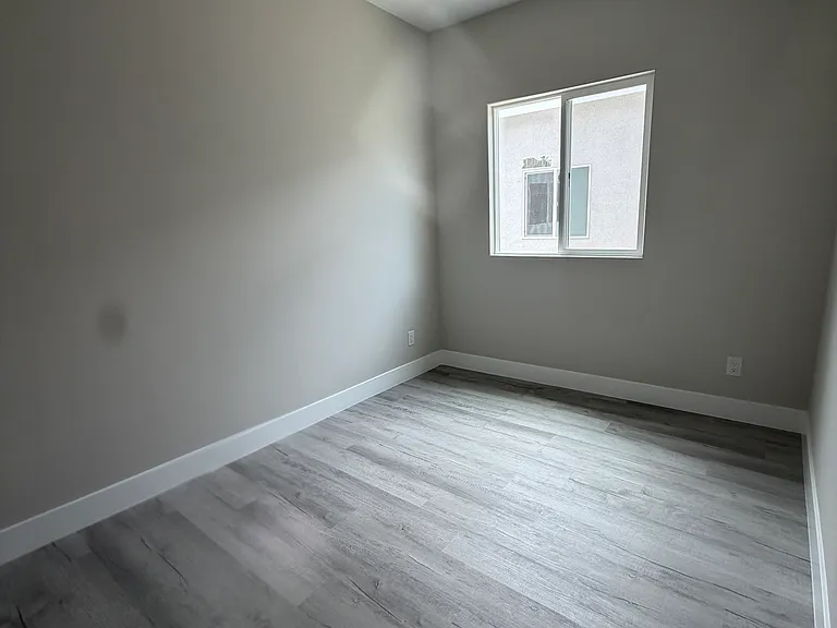153 E 47th St #153 — Photo 12