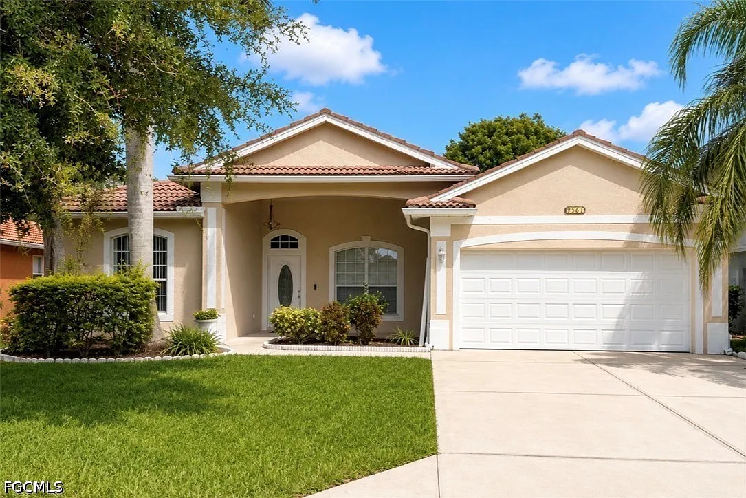 4 bed, 2.0 bath, 2209 sqft, $2,500 — Photo 2