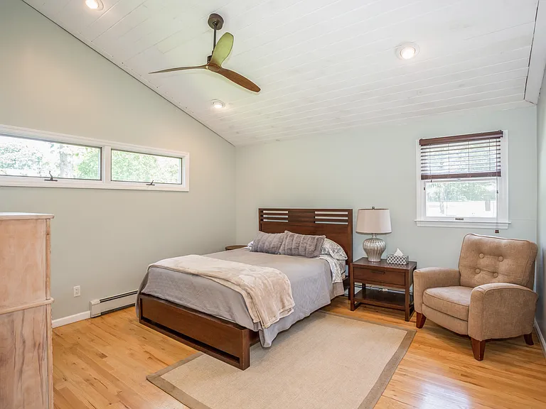 215 Northfield Ln — Photo 17