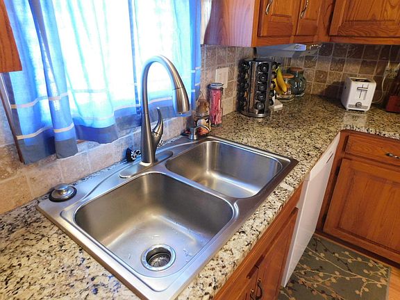 4th image of 806 S Barwick Pl