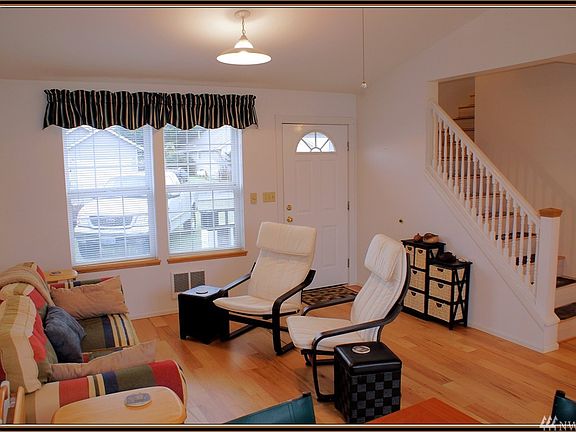 5th image of 421 Canal Dr NE