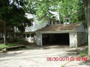 26000 Rouge Ct, Southfield, MI 48033