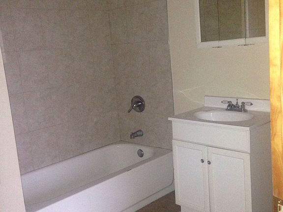 3rd image of 468 W Winneconna Pkwy APT 3