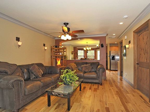 3071selatistreetMLSHID605187ROOMlivingroom3