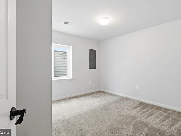10302 Spotswood Dr — Photo 43