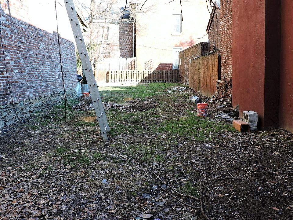 2nd image of 1500 Monterey St