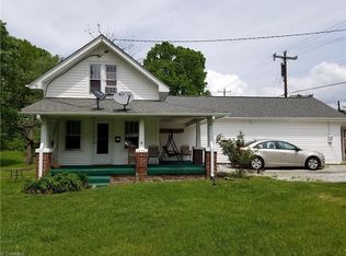 1389 E Pine St, Mount Airy, NC 27030