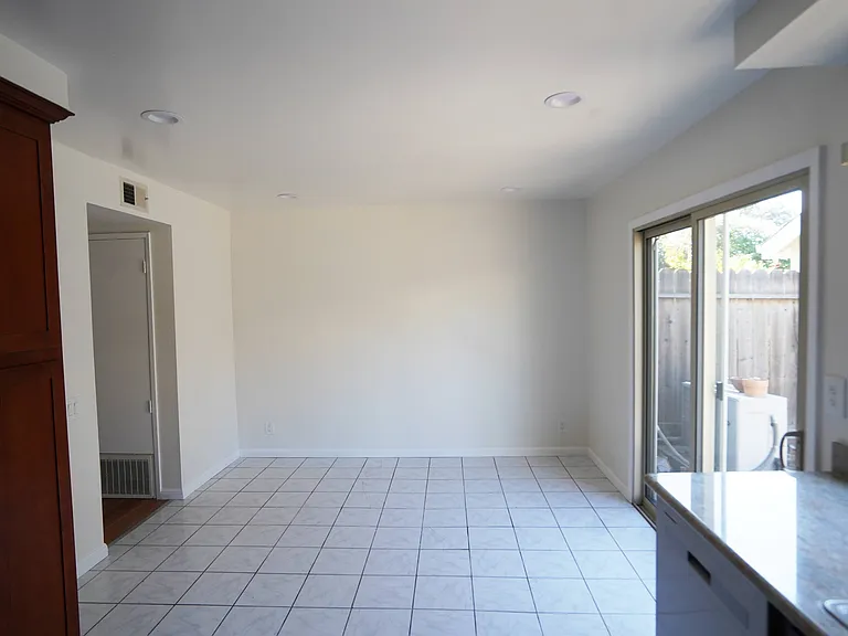 2396 Shoreside Ct — Photo 9