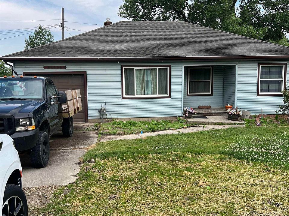 1st image of 34438 W Jefferson Ave