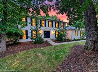 4133 Shore Crest Dr, West Bloomfield, MI 48323