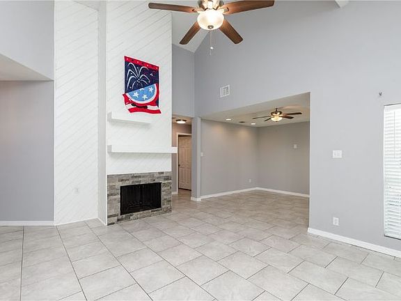 5th image of 2405 Woodway Dr