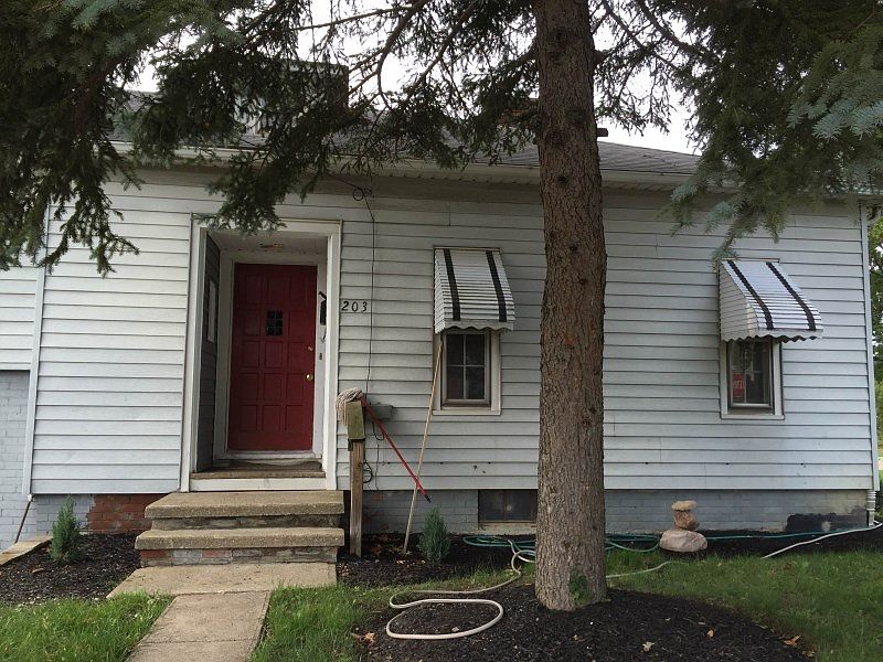1st image of 203 W 35th St