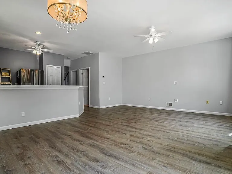 100 Pine St #5 — Photo 8