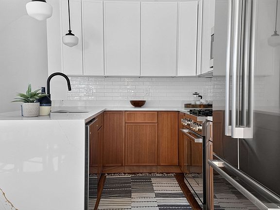 3rd image of 37 Kingston St #R