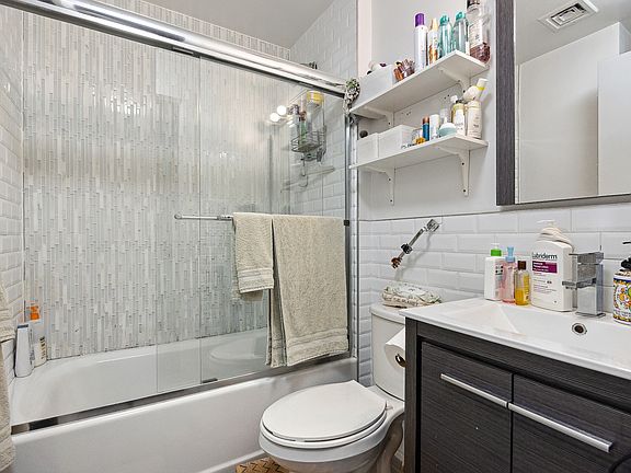 4th image of 589 5th Ave APT 4L