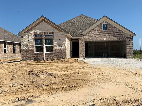2nd image of 110 Comal Dr