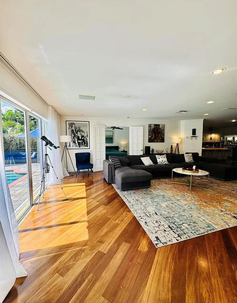 3 bed, 2140 sqft, $5,000 — Photo 1