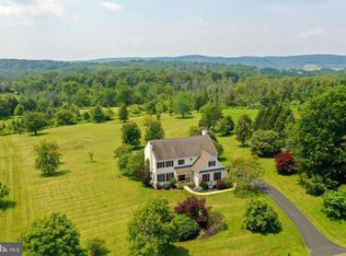 122 Country Side Dr, Kintnersville, PA