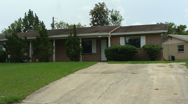 1st image of 407B N Fowler Dr