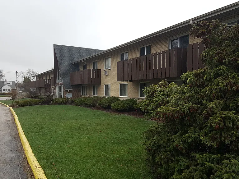 Evergreen Village Apartments — Photo 7