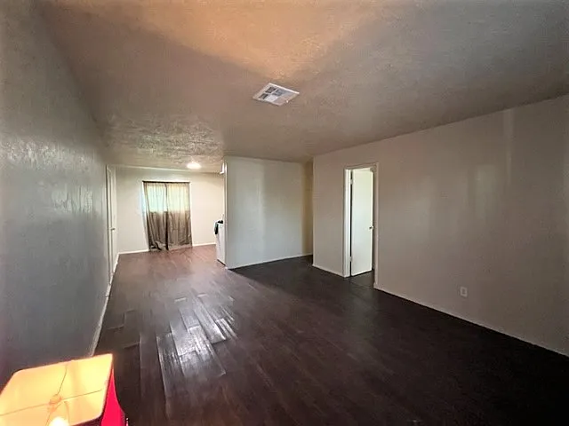 3 bed, 1.5 bath, 1000 sqft, $995 — Photo 3